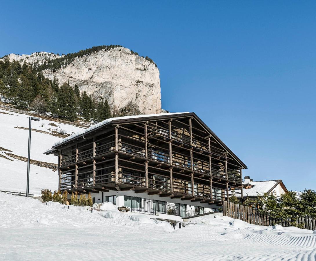 Cadepunt The Dolomites Lodge เซลวาดีวัลการ์เดนา ภายนอก รูปภาพ