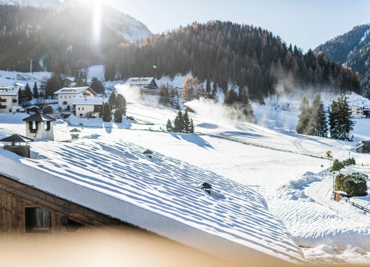 Cadepunt The Dolomites Lodge เซลวาดีวัลการ์เดนา ภายนอก รูปภาพ
